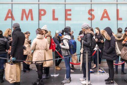 O4SKQLIP4FBY3HAHIL6UYJ6LDU How Brands Make the Most of Sample Sales