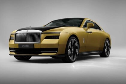 RR Spectre Rolls-Royce Is Unlikely to Build a Hybrid Anytime Soon